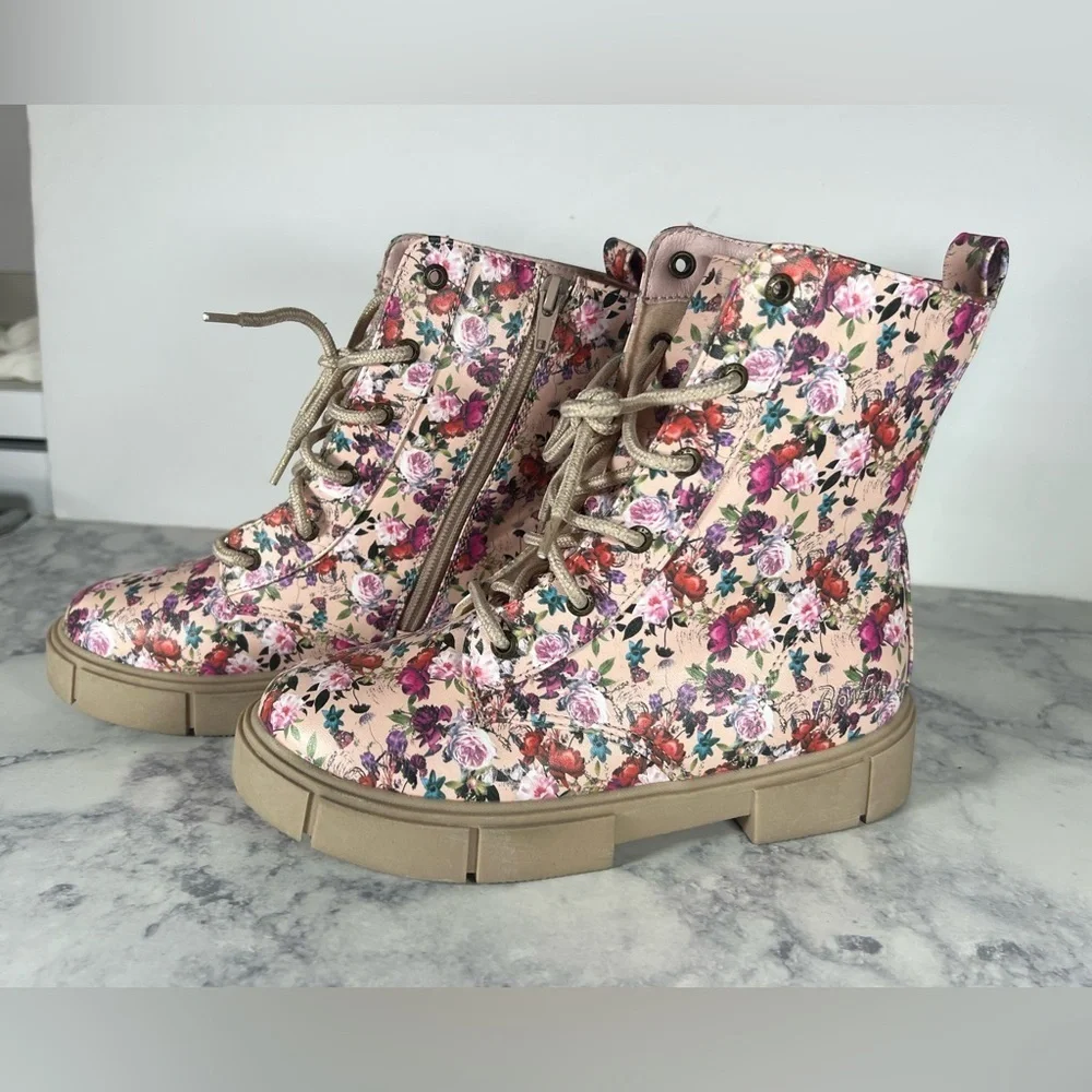 Blowfish Malibu Kids Playground Boot in Pink Anatasia